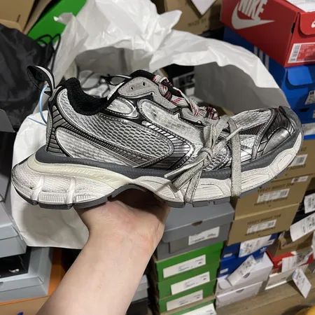 バレンシアガ スニーカー