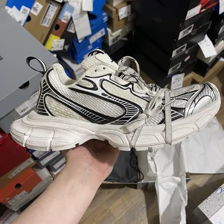 バレンシアガ スニーカー