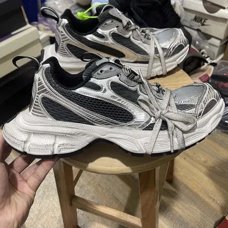 バレンシアガ スニーカー