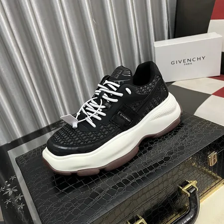 ジバンシィ スニーカー