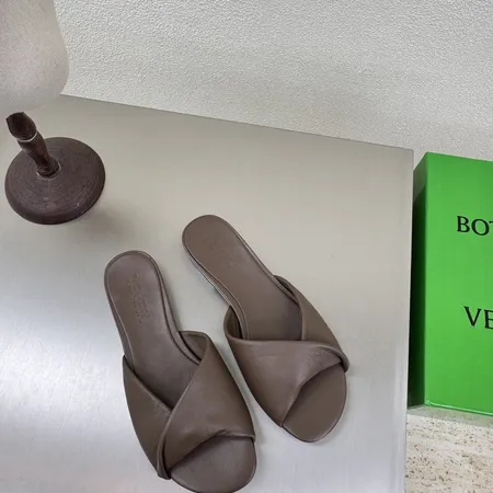 ボッテガ ヴェネタ スリッパ