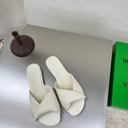 ボッテガ ヴェネタ スリッパ