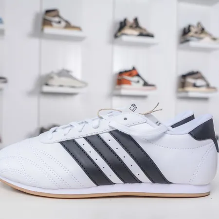 アディダス カジュアルシューズ