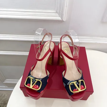 ヴァレンティノ サンダル