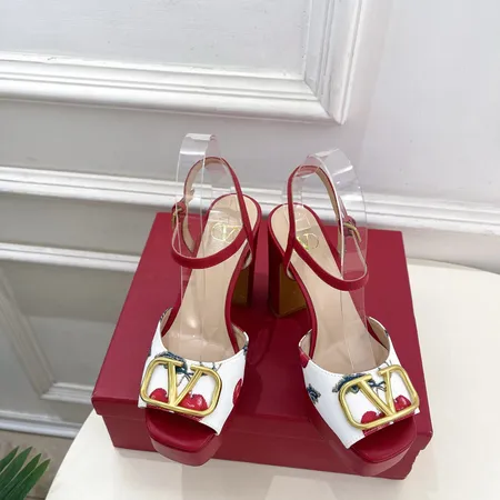 ヴァレンティノ サンダル