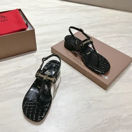 クリスチャン・ルブタン サンダル