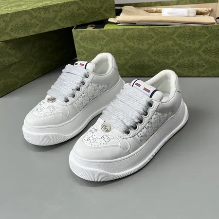 グッチ カジュアルシューズ