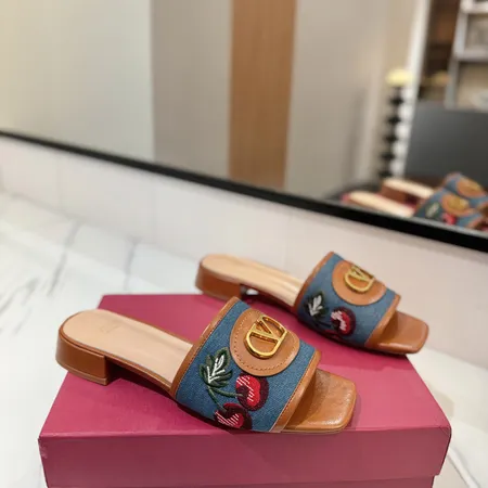 ヴァレンティノ スリッパ