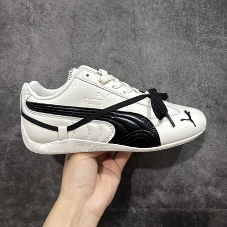 プーマ スニーカー