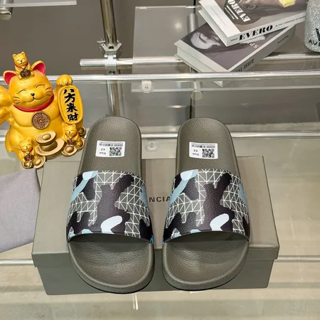 バレンシアガ スリッパ