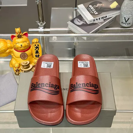 バレンシアガ スリッパ
