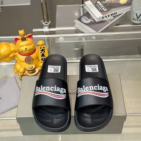 バレンシアガ スリッパ