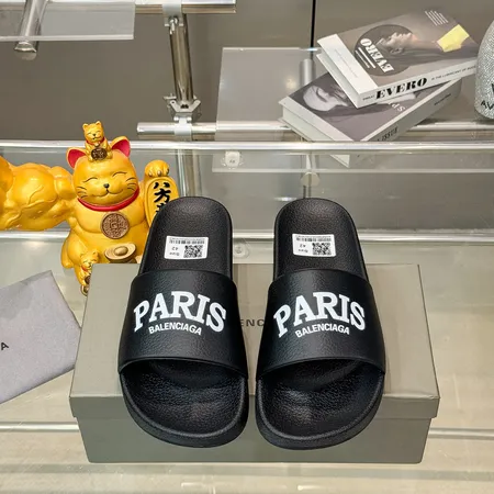 バレンシアガ スリッパ