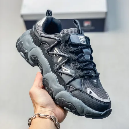 フィラ スニーカー