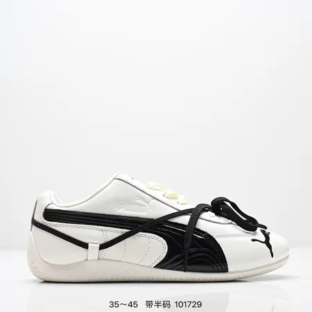 プーマ スニーカー