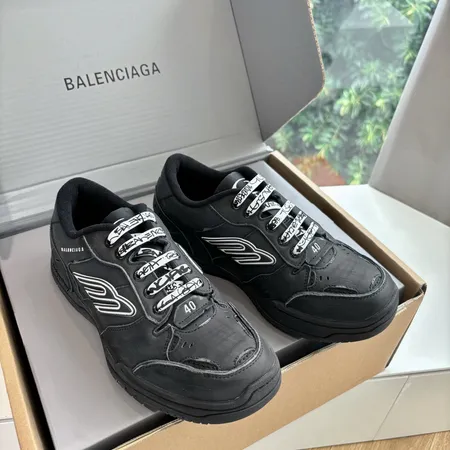 バレンシアガ カジュアルシューズ