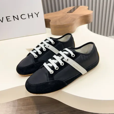 ジバンシィ カジュアルシューズ