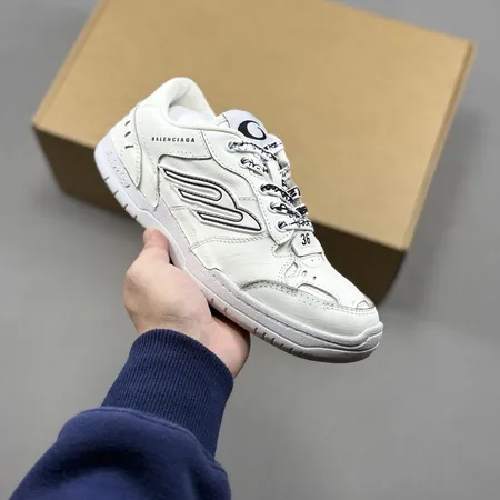 バレンシアガ カジュアルシューズ