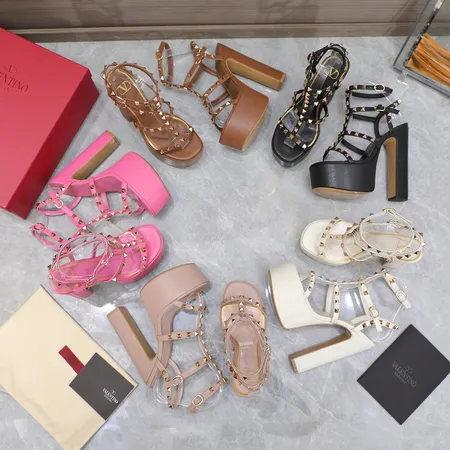 ヴァレンティノ サンダル