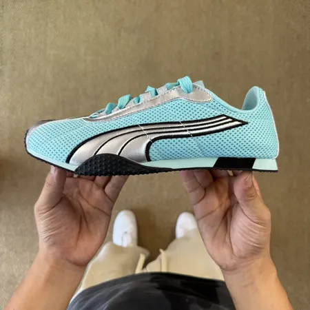 プーマ スニーカー