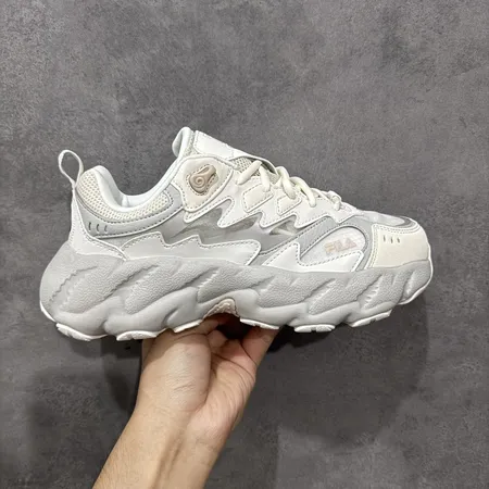 フィラ スニーカー