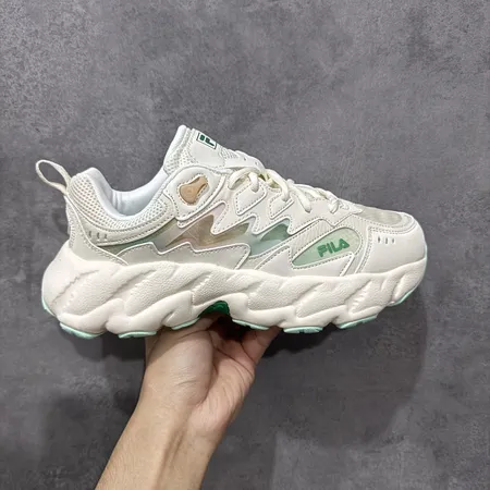 フィラ スニーカー