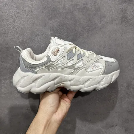 フィラ スニーカー