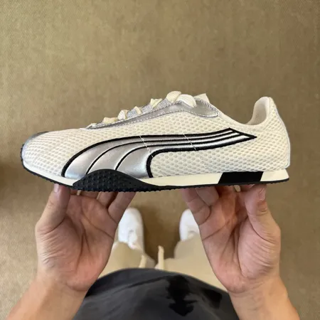 プーマ スニーカー