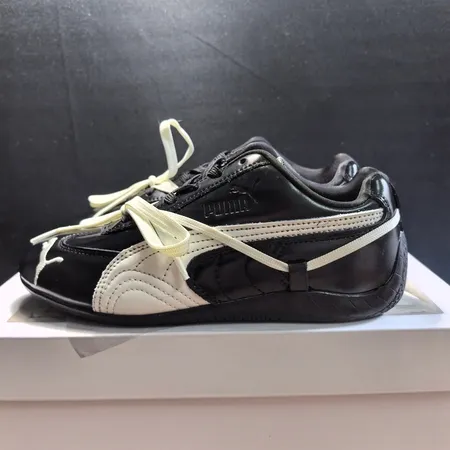 プーマ スニーカー