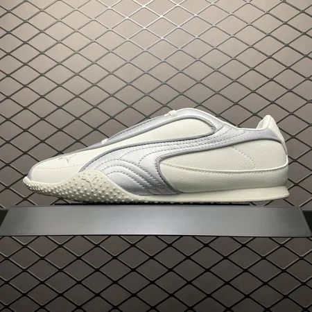 プーマ スニーカー