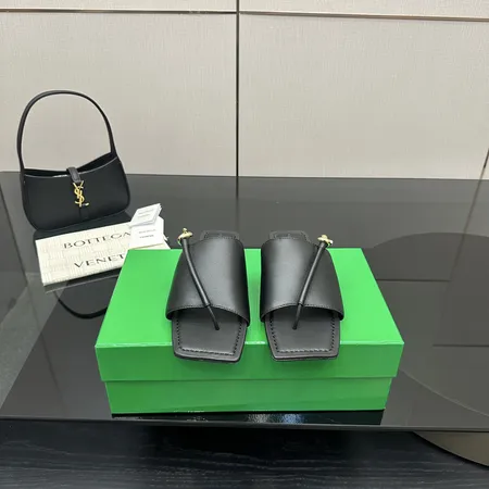 ボッテガ ヴェネタ スリッパ