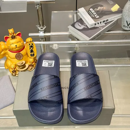 バレンシアガ スリッパ
