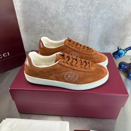 グッチ カジュアルシューズ