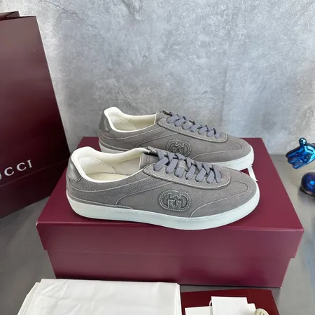 グッチ カジュアルシューズ