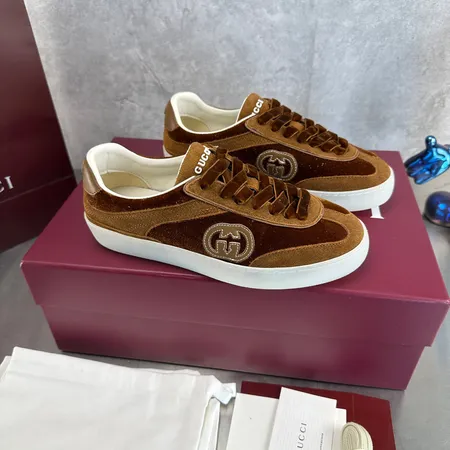 グッチ カジュアルシューズ