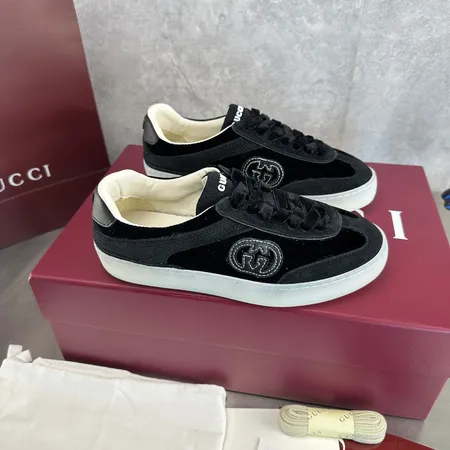 グッチ カジュアルシューズ