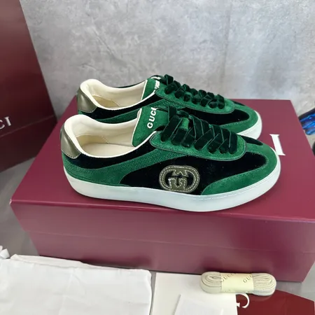 グッチ カジュアルシューズ