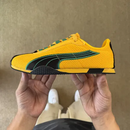 プーマ スニーカー