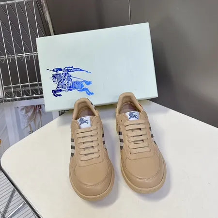 バーバリー ス カジュアルシューズ