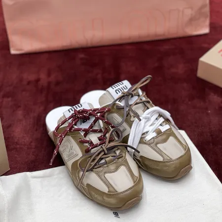 ミュウミュウ カジュアルシューズ