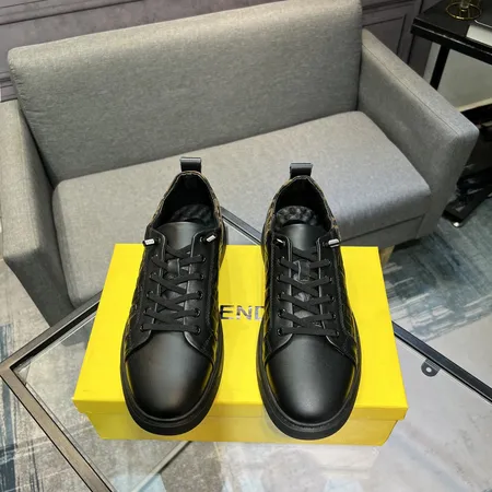 フェンディ カジュアルシューズ