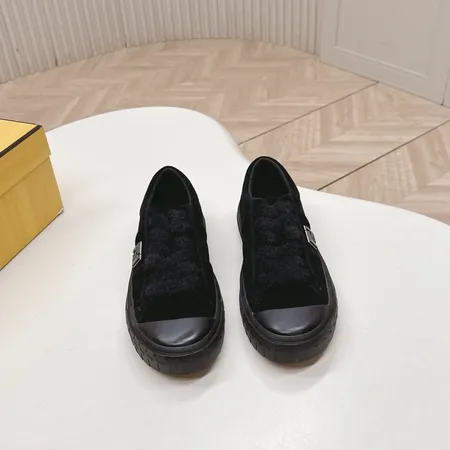 フェンディ カジュアルシューズ