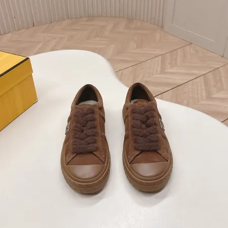 フェンディ カジュアルシューズ