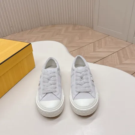 フェンディ カジュアルシューズ