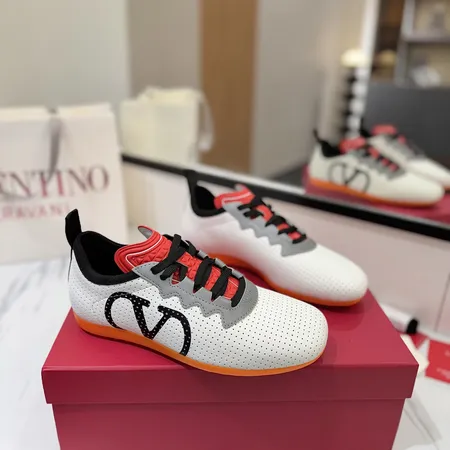 ヴァレンティノ スニーカー