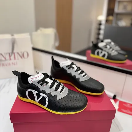 ヴァレンティノ スニーカー