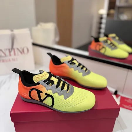 ヴァレンティノ スニーカー