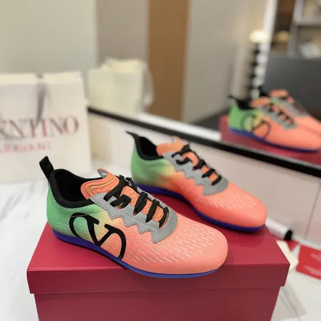 ヴァレンティノ スニーカー