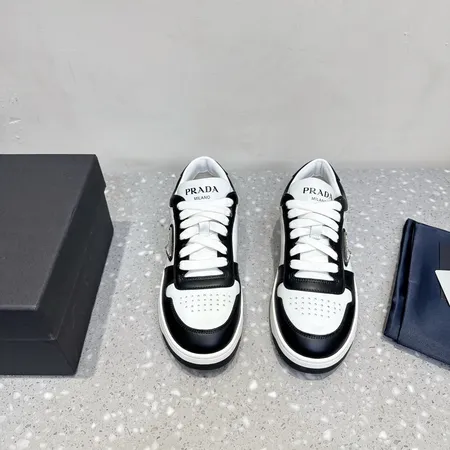 プラダ カジュアルシューズ