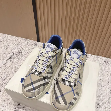 バーバリー ス カジュアルシューズ